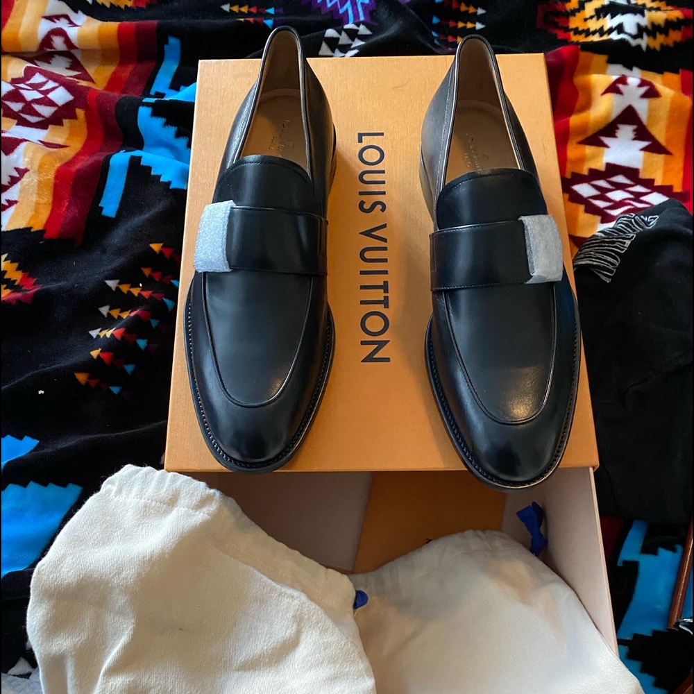 I am selling my LV never worn